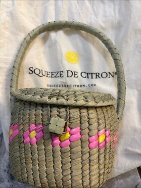 Squeeze De Citron Olive Green Woven Basket Bag with Pink Accents